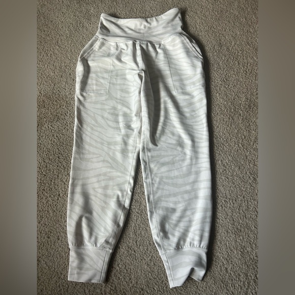 Old navy active powersoft zebra joggers - Picture 1 of 6